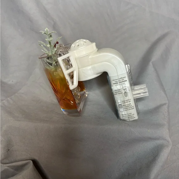 Bath & Body Works Wallflower Cocktail Glass Plug In Nightlight - Picture 3 of 4